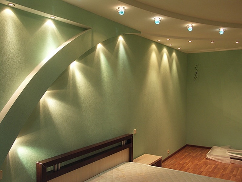 двухуровневые стены из гипсокартона с подсветкой
