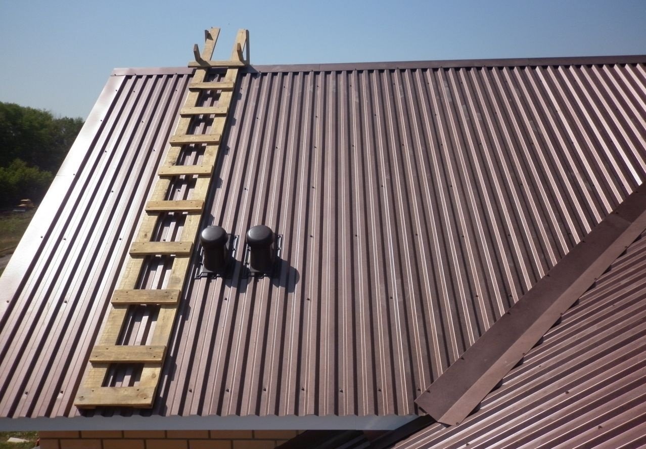 2046 Как правильно крепить профнастил на крышу — пошаговая инструкция