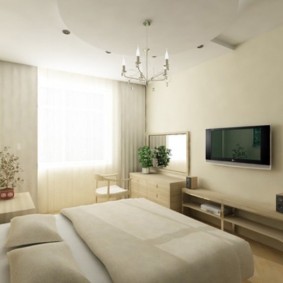 Светлая спальня с телевизором на стене