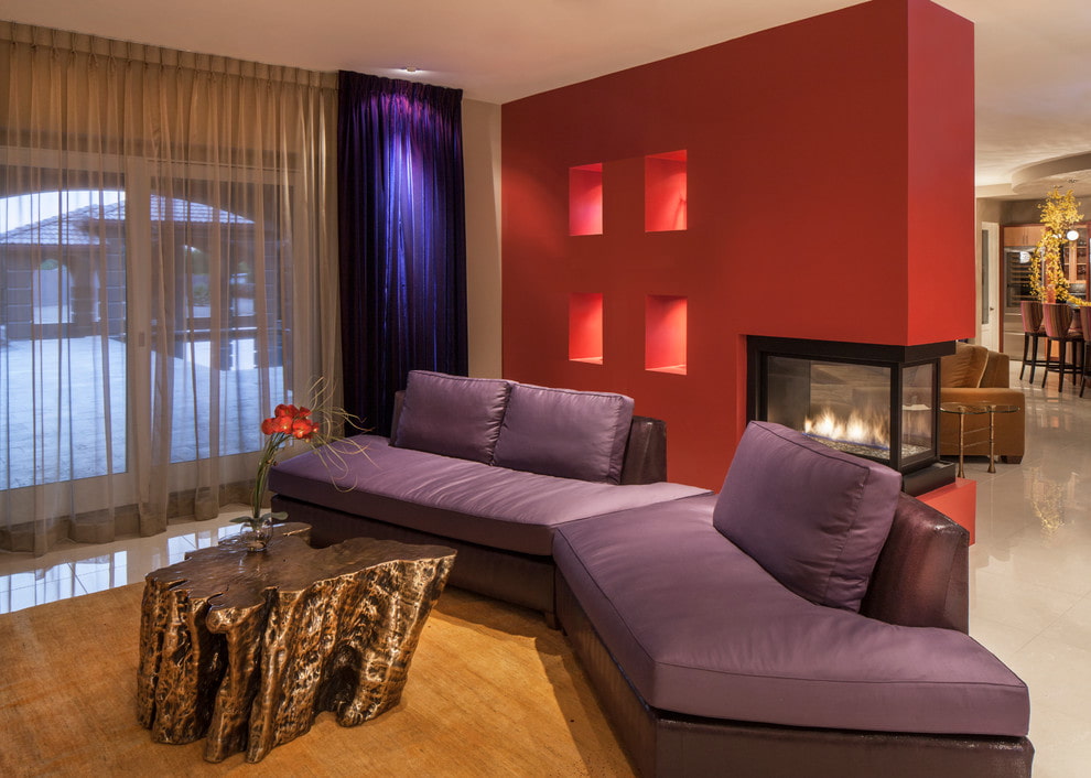 Модульный диван с обивкой из фиолетовой кожи