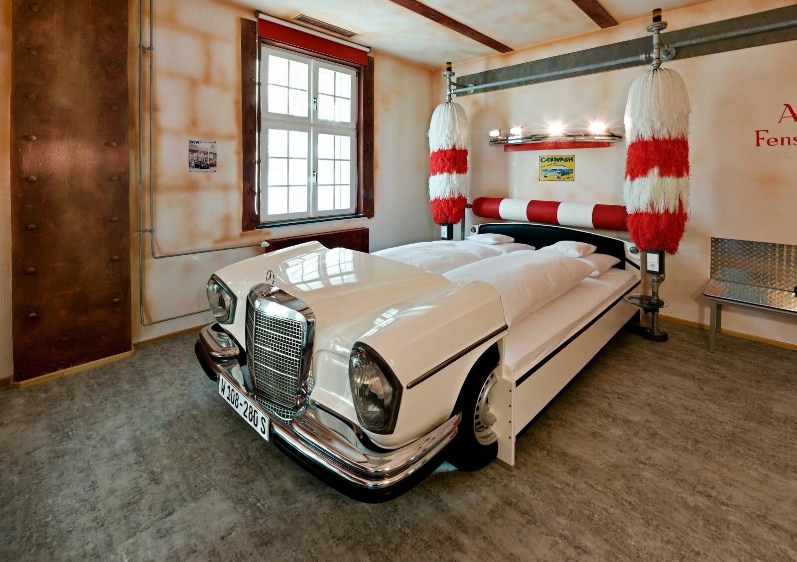 кровать из автомобилей