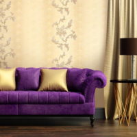 30546 Варианты использования фиолетового дивана в интерьере гостиной