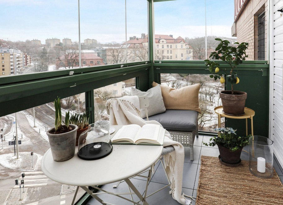 Меблировка балкона с панорамными окнами