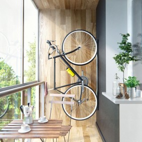 Хранение велосипеда на стене балкона