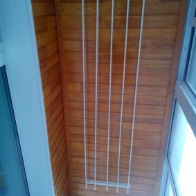 Фото сушилки для белья на потолке балкона