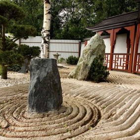 Каменный сад в восточном стиле
