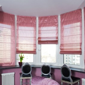 Римские шторы розового оттенка