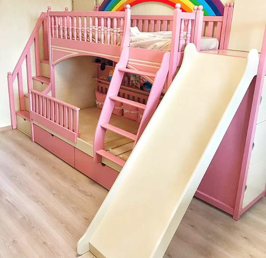 Розовая кровать с горкой для девочки