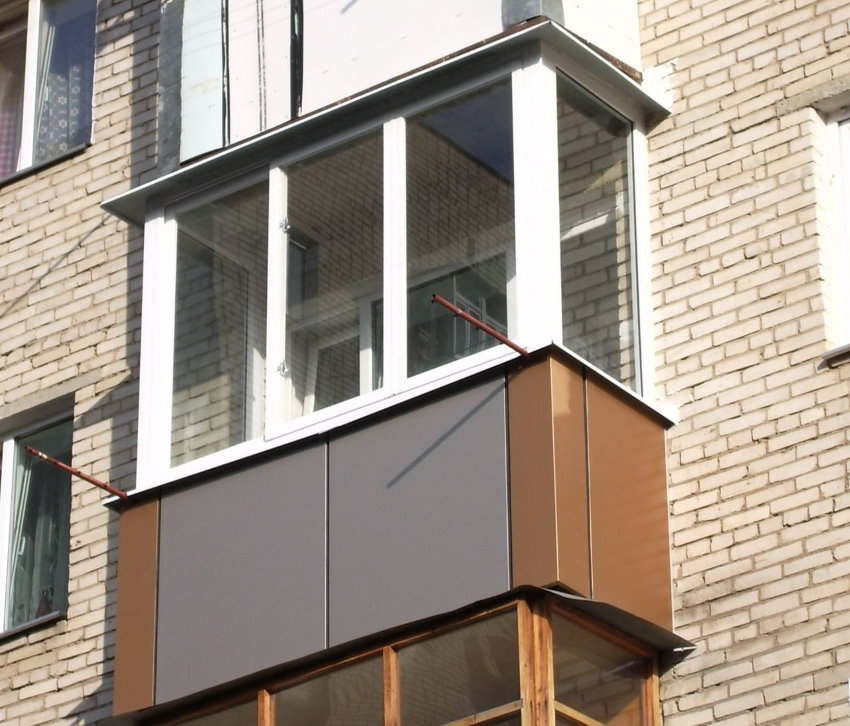 Обшивка полимерными панелями балкона снаружи