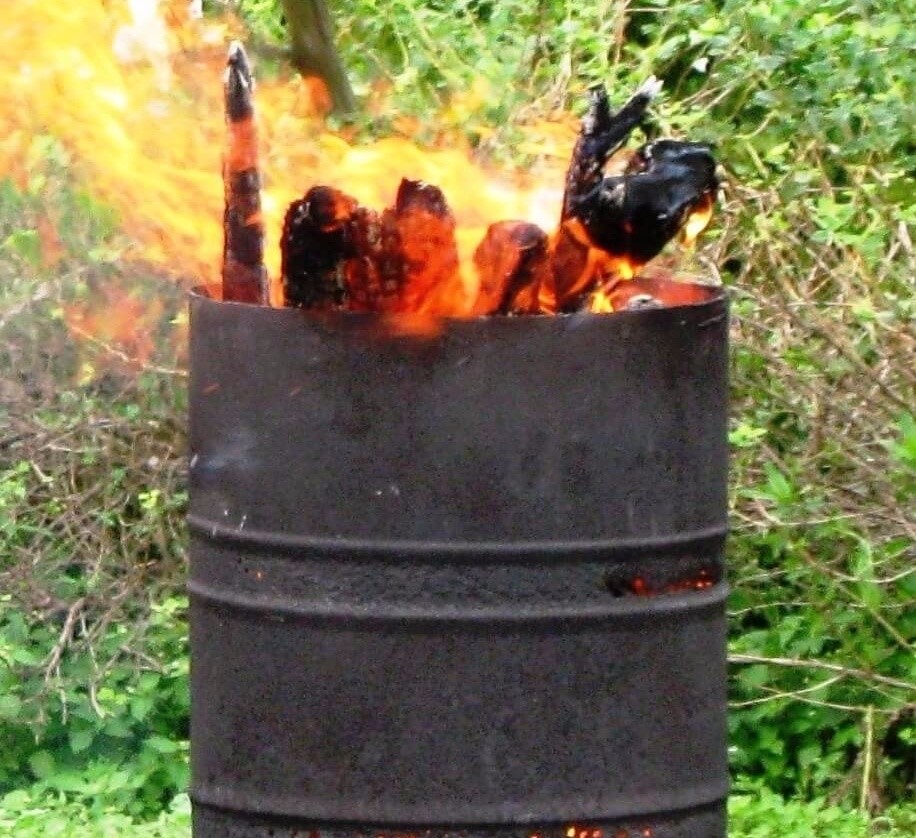 Можно ли сжигать мусор на своем дачном участке