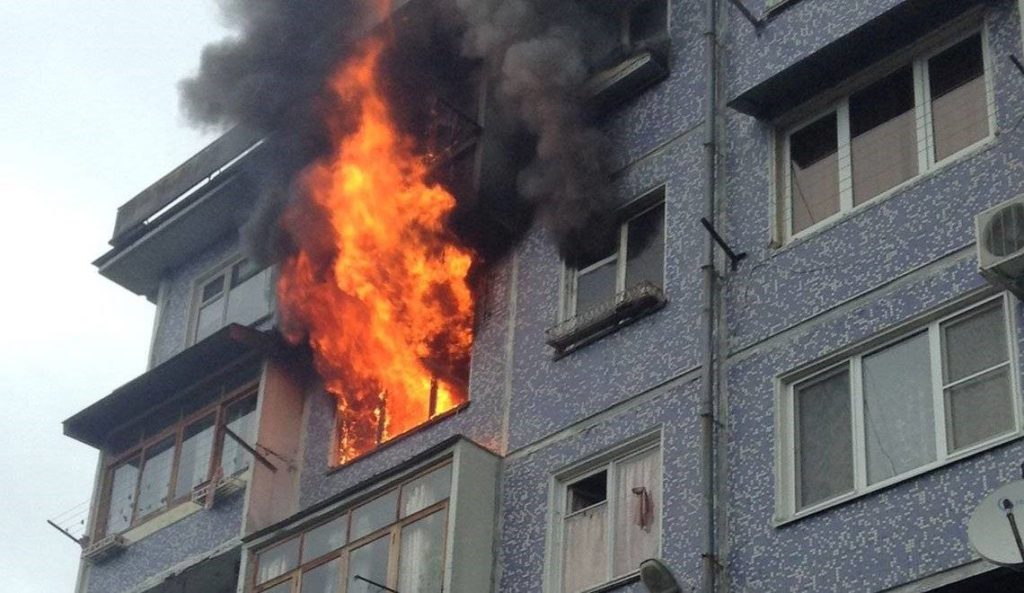 Причины возникновения пожара в квартире, и что необходимо предпринять, если случилась чрезвычайная ситуация