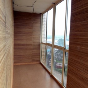 отделка балкона ламинатом дизайн фото