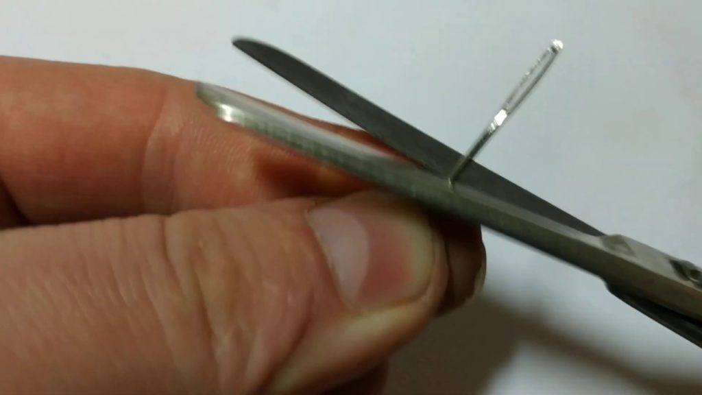 Как правильно заточить ножницы в домашних условиях: стоит ли для этого резать наждачку или металлическую губку