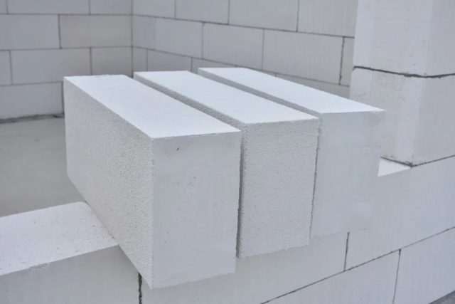 Блоки строительные: главные достоинства газосиликата и пенобетона, разновидности изделий